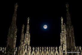 Luna sul Duomo