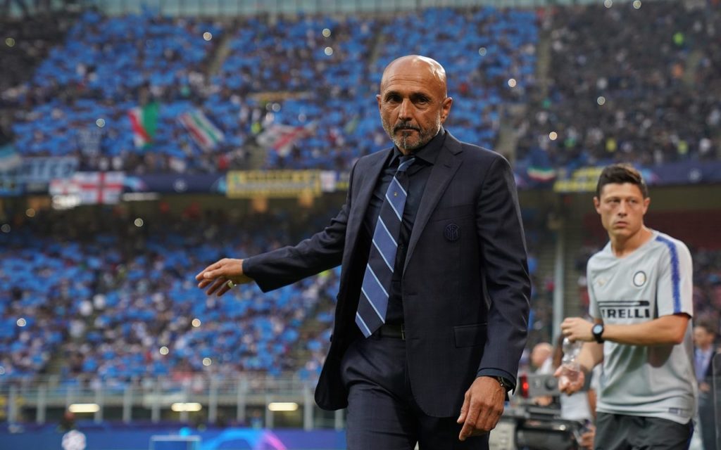 Spalletti con san siro sullo sfondo