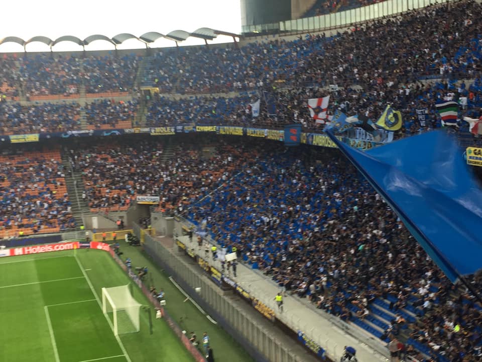 scenografie allo stadio di milano