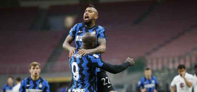 interisti esultano al gol in campionato